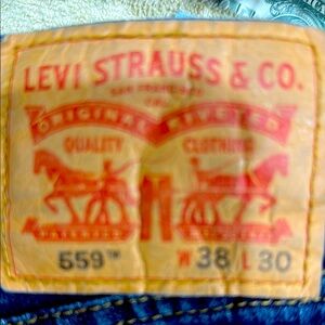 Men’s Levi's 559 Blue Jeans - 38x30
Barely worn, dark wash